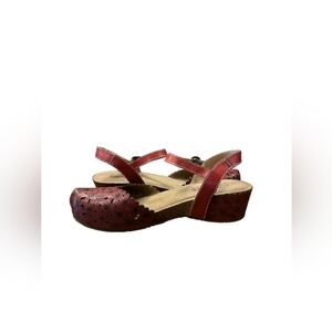 L'artiste Spring Step Livvy Leather Suede Sandle Floral Red Size 37 EUC